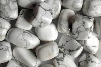 Howlite Taşı: Sakinlik ve Duygusal Dengenin Taşı