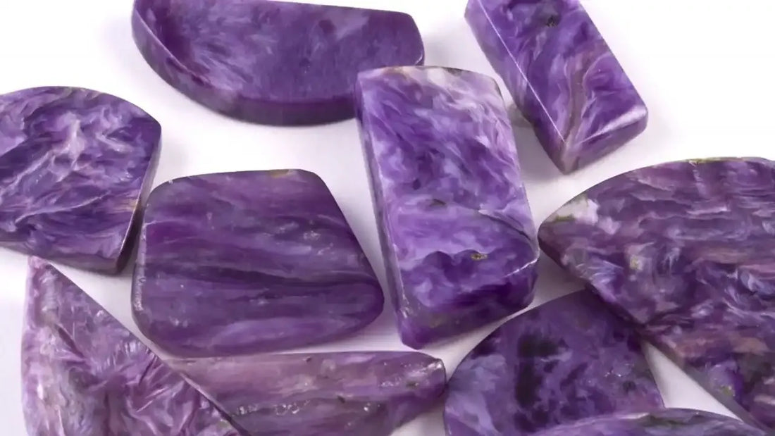 Çeroit (Charoite) Taşı: Anlamı, Özellikleri, Faydaları ve Burçlarla Uyumu