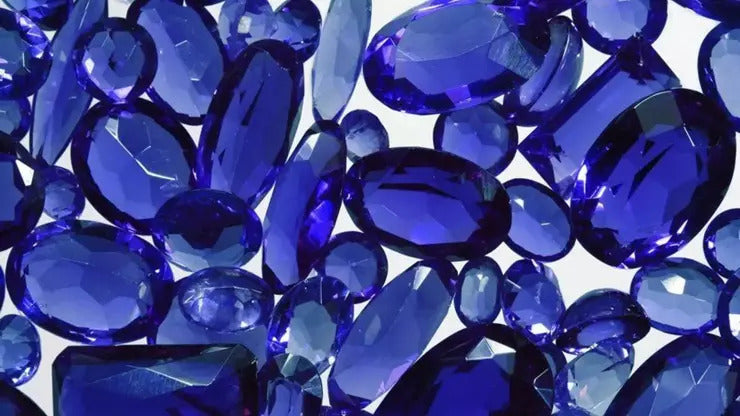 Safir Taşı (Sapphire) Nedir? Özellikleri, Faydaları ve Burçlara Etkisi